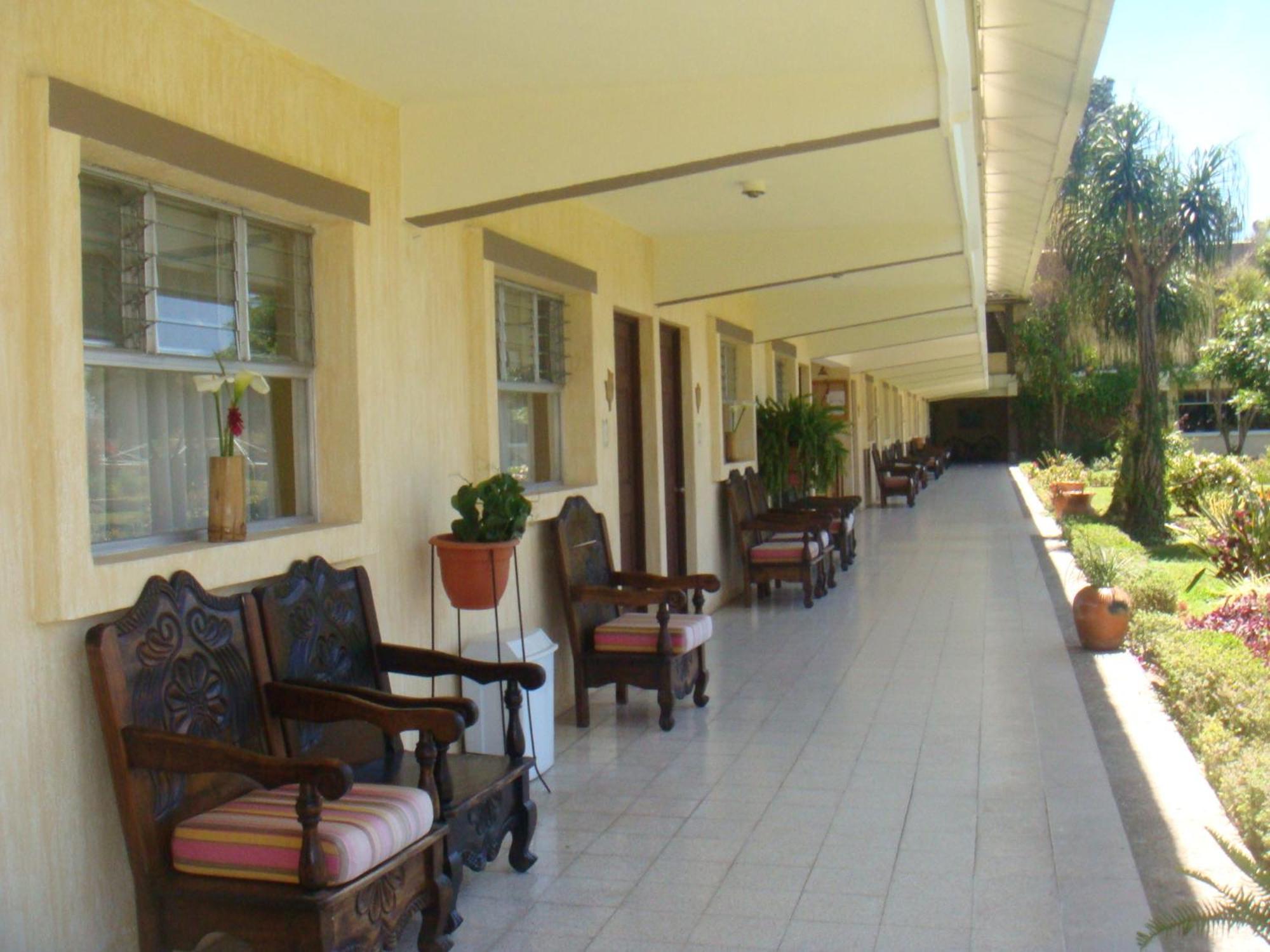 Hotel Y Centro De Convenciones Jardines Del Lago Panajachel Exterior foto